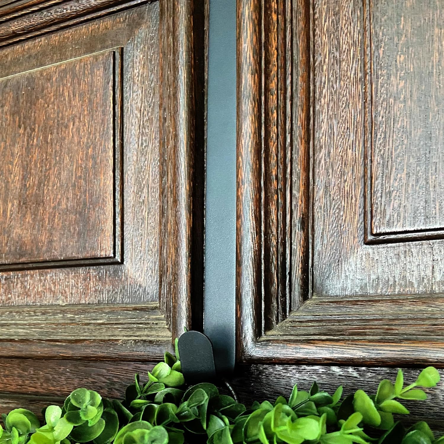 Haute Decor Dual-Sided Wreath Hanger Matte Black